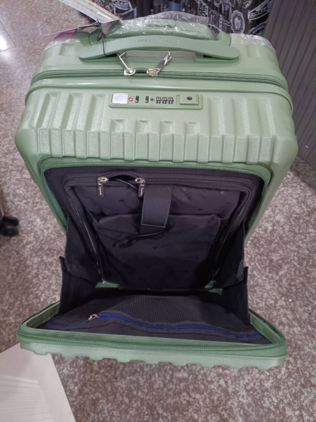 台中豐原行李箱特賣會,工廠直營廠拍990元起,包包、公事包通通有 17 台中豐原行李箱特賣會,工廠直營廠拍990元起,包包、公事包通通有