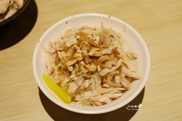嘉義火雞肉飯『嘉義噴水雞肉飯中山店』稱霸70年的火雞肉飯,早餐就能吃 13 嘉義火雞肉飯『嘉義噴水雞肉飯中山店』稱霸70年的火雞肉飯,早餐就能吃