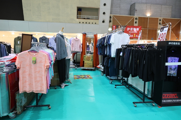 【雙北最大台灣廠拍】tokuyo按摩椅、夏普、名牌運動鞋、伊蕾服飾 139 【雙北最大台灣廠拍】tokuyo按摩椅、夏普、名牌運動鞋、伊蕾服飾