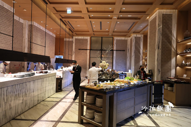 台北最美buffet推出平日四人同行一人免費,海味狂饗夏日海鮮季開跑了 13 台北最美buffet推出平日四人同行一人免費,海味狂饗夏日海鮮季開跑了