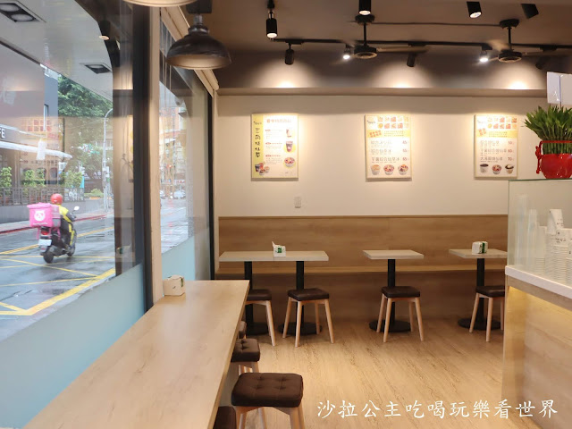 士林新開幕甜品冰店『三角埔仙草(士林店)彰化百年老店/燒仙草/豆花/仙草凍飲/刨冰 3 士林新開幕甜品冰店『三角埔仙草(士林店)彰化百年老店/燒仙草/豆花/仙草凍飲/刨冰