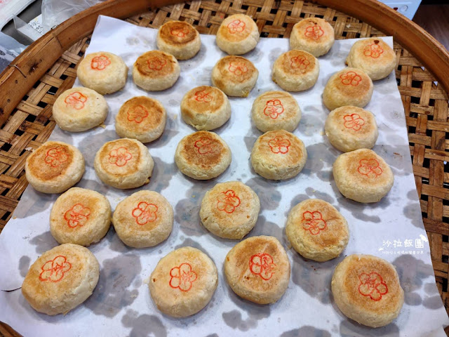 來這裡可以吃到現烤的餅『李記白沙屯肉餅』百年老店真的很好吃 9 來這裡可以吃到現烤的餅『李記白沙屯肉餅』百年老店真的很好吃