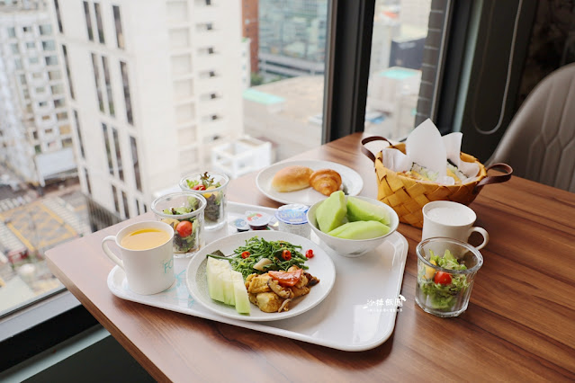 高雄住宿『福容徠旅高雄』IKEA主題房，捷運出口超方便