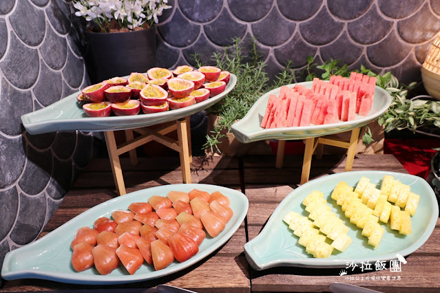 台北吃到飽『泰市場海鮮自助餐廳』天使紅蝦、甜蝦、干貝、極厚蝦餅、泰式奶茶通通吃到飽