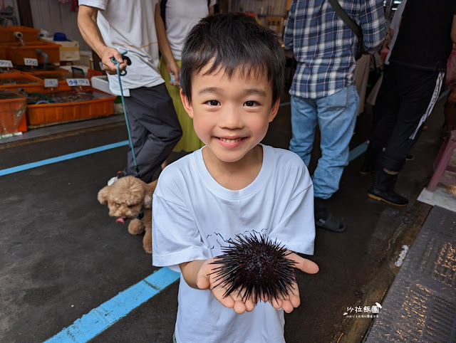 龜吼漁夫市集現剖現吃海膽好鮮甜 12 龜吼漁夫市集現剖現吃海膽好鮮甜