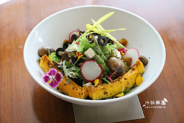 台北輕食.下午茶『歐華酒店-歐麗蛋糕坊』巨無霸紅麴雞腿堡/芒果季限定蛋糕.甜點 5 台北輕食.下午茶『歐華酒店-歐麗蛋糕坊』巨無霸紅麴雞腿堡/芒果季限定蛋糕.甜點