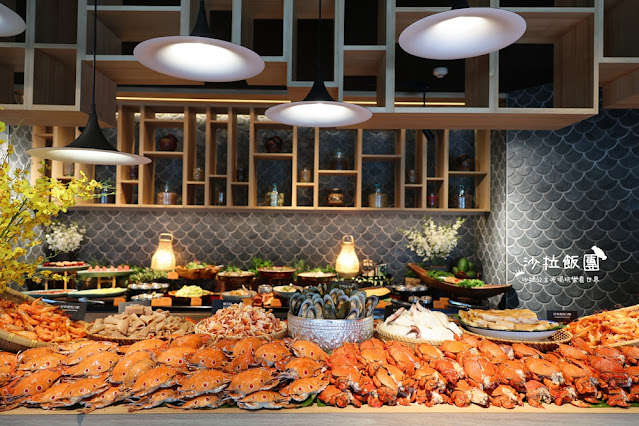 台北吃到飽『泰市場海鮮自助餐廳』天使紅蝦、甜蝦、干貝、極厚蝦餅、泰式奶茶通通吃到飽