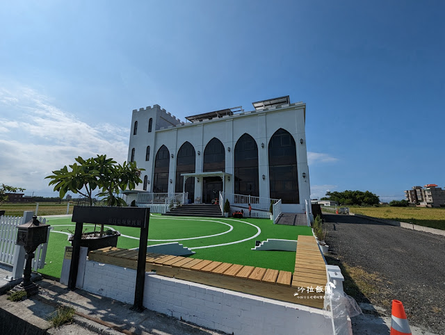 宜蘭恐龍民宿『哥德白色城堡』房間就有大恐龍迎接、露營車 2 宜蘭恐龍民宿『哥德白色城堡』房間就有大恐龍迎接、露營車