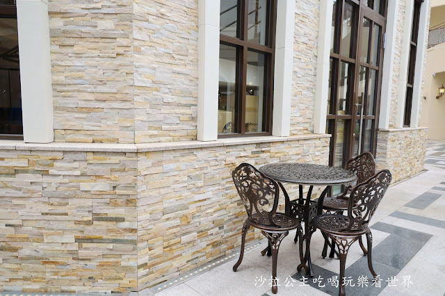 台中景點『麗寶Outlet Mall』打造"小義大利"/全台首間"歐式鐘樓"星巴克鐘樓門市/木育森林 23 台中景點『麗寶Outlet Mall』打造"小義大利"/全台首間"歐式鐘樓"星巴克鐘樓門市/木育森林