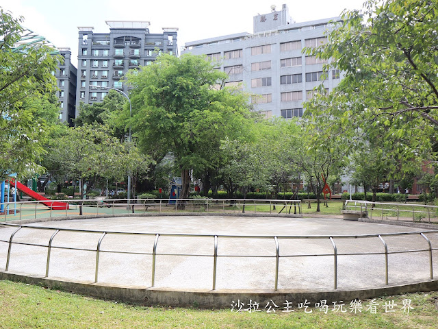 士林特色公園『前港公園』共融遊戲場、天空樹遊戲場溫水游泳池、士林宣原蛋糕專賣店、停車場 28 士林特色公園『前港公園』共融遊戲場、天空樹遊戲場溫水游泳池、士林宣原蛋糕專賣店、停車場