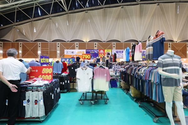 【雙北最大台灣廠拍】tokuyo按摩椅、夏普、名牌運動鞋、伊蕾服飾 170 【雙北最大台灣廠拍】tokuyo按摩椅、夏普、名牌運動鞋、伊蕾服飾