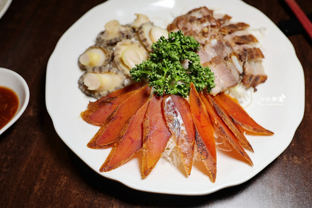 年菜推薦『田言小館』外帶年菜金牌脆皮雞、上湯鮑魚佛跳牆、霸氣海鮮羹 10 年菜推薦『田言小館』外帶年菜金牌脆皮雞、上湯鮑魚佛跳牆、霸氣海鮮羹