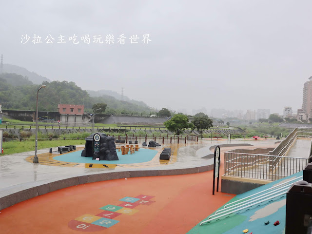 【木柵特色公園】道南河濱共融式遊戲區『火車主題親子公園』北市最大 25 【木柵特色公園】道南河濱共融式遊戲區『火車主題親子公園』北市最大