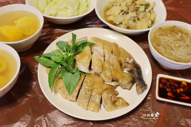 陽明山美食竹子湖高人氣土雞『冠宸食館』11點就爆滿