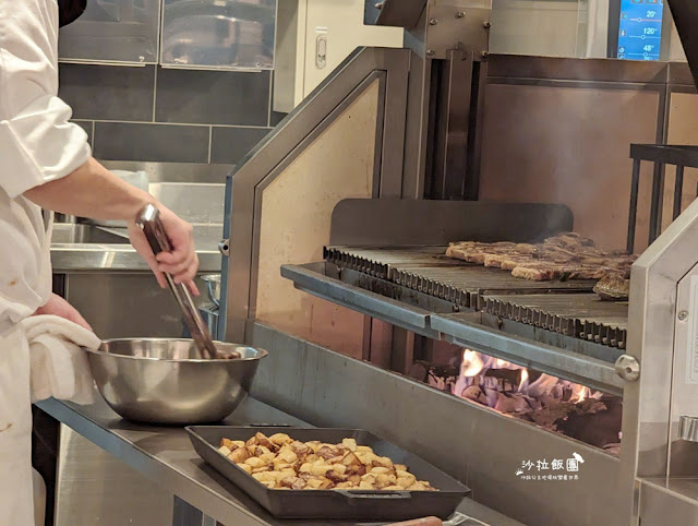 新北吃到飽『八里福朋喜來登酒店The Mesh Kitchen自助餐廳』干貝、鮑魚、和牛牛肉湯讓你吃飽飽 23 新北吃到飽『八里福朋喜來登酒店The Mesh Kitchen自助餐廳』干貝、鮑魚、和牛牛肉湯讓你吃飽飽