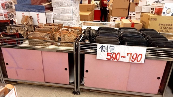 台中神岡行李箱特賣會,工廠直營廠拍,最低990元起、前開式行李箱、胖胖箱、包包 29 台中神岡行李箱特賣會,工廠直營廠拍,最低990元起、前開式行李箱、胖胖箱、包包