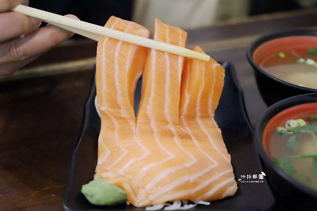 萬華美食巨無霸鮭魚握壽司『三味食堂』手掌大CP值超高 19 萬華美食巨無霸鮭魚握壽司『三味食堂』手掌大CP值超高