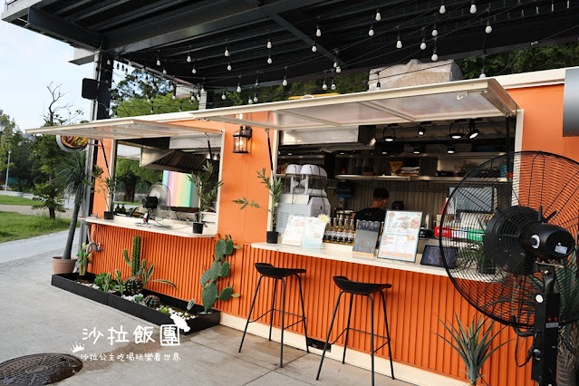 北投景點『關渡碼頭貨櫃市集』越夜越美 25 北投景點『關渡碼頭貨櫃市集』越夜越美