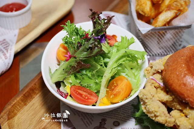 台北輕食.下午茶『歐華酒店-歐麗蛋糕坊』巨無霸紅麴雞腿堡/芒果季限定蛋糕.甜點 24 台北輕食.下午茶『歐華酒店-歐麗蛋糕坊』巨無霸紅麴雞腿堡/芒果季限定蛋糕.甜點