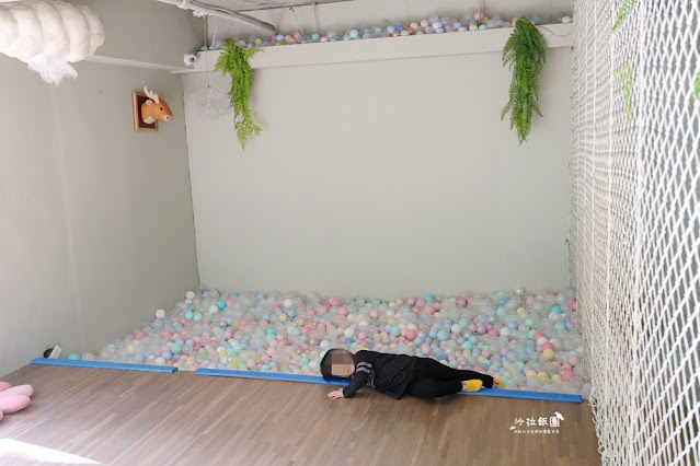 烏來景觀餐廳『瀑布3號』離瀑布最近的距離、兒童遊戲區 6 烏來景觀餐廳『瀑布3號』離瀑布最近的距離、兒童遊戲區