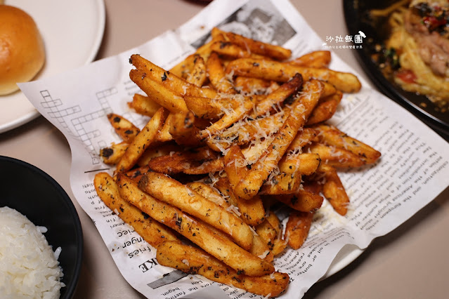 逢甲浮誇系美食必點101海鮮塔『8德司創意餐館逢甲店』宵夜也可以吃到 59 逢甲浮誇系美食必點101海鮮塔『8德司創意餐館逢甲店』宵夜也可以吃到