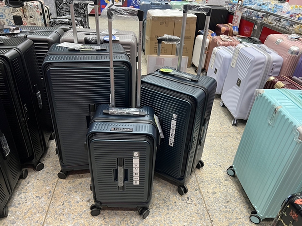 高雄鳳山行李箱特賣會,工廠直營廠拍,行李箱990元起,把握時間 14 高雄鳳山行李箱特賣會,工廠直營廠拍,行李箱990元起,把握時間