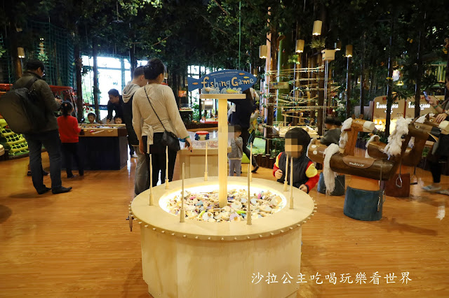 台中景點『麗寶Outlet Mall』打造"小義大利"/全台首間"歐式鐘樓"星巴克鐘樓門市/木育森林 37 台中景點『麗寶Outlet Mall』打造"小義大利"/全台首間"歐式鐘樓"星巴克鐘樓門市/木育森林