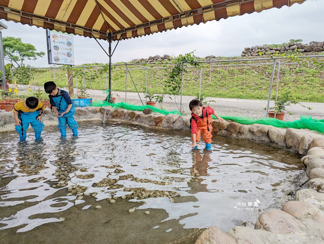 宜蘭親子景點『初咪體驗農場』拔三星蔥、、抓泥鰍、DIY創意蔥麵包體驗、沙坑 27 宜蘭親子景點『初咪體驗農場』拔三星蔥、、抓泥鰍、DIY創意蔥麵包體驗、沙坑