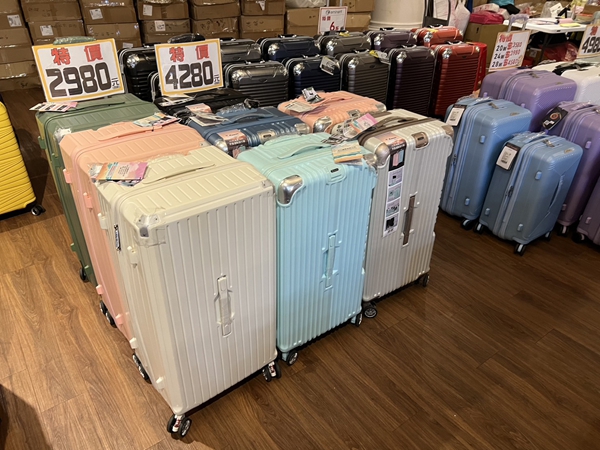 高雄楠梓行李箱特賣會,工廠直營廠拍最低990元起,胖胖箱、前開式行李箱、登機箱、包包通通有 43 高雄楠梓行李箱特賣會,工廠直營廠拍最低990元起,胖胖箱、前開式行李箱、登機箱、包包通通有
