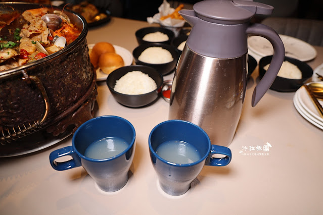 逢甲浮誇系美食必點101海鮮塔『8德司創意餐館逢甲店』宵夜也可以吃到 23 逢甲浮誇系美食必點101海鮮塔『8德司創意餐館逢甲店』宵夜也可以吃到