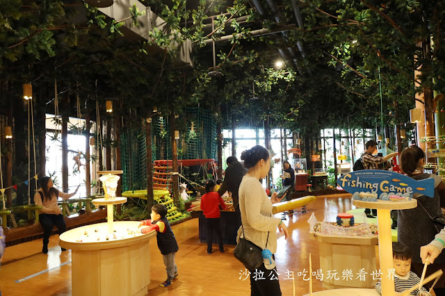 台中景點『麗寶Outlet Mall』打造"小義大利"/全台首間"歐式鐘樓"星巴克鐘樓門市/木育森林 39 台中景點『麗寶Outlet Mall』打造"小義大利"/全台首間"歐式鐘樓"星巴克鐘樓門市/木育森林