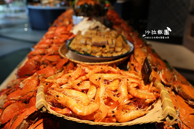 台北吃到飽『泰市場海鮮自助餐廳』天使紅蝦、甜蝦、干貝、極厚蝦餅、泰式奶茶通通吃到飽