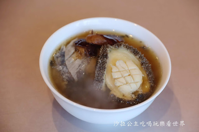 宅配年菜推薦『台北萬豪酒店』飯店評比屢獲冠軍"頂級花膠鮑魚佛跳牆""私房鮑魚烏骨雞湯"台北美食 10 宅配年菜推薦『台北萬豪酒店』飯店評比屢獲冠軍"頂級花膠鮑魚佛跳牆""私房鮑魚烏骨雞湯"台北美食