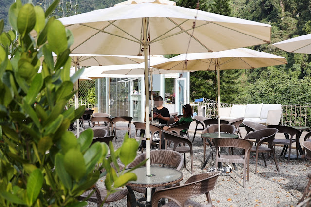 烏來景觀餐廳『瀑布3號』離瀑布最近的距離、兒童遊戲區 27 烏來景觀餐廳『瀑布3號』離瀑布最近的距離、兒童遊戲區