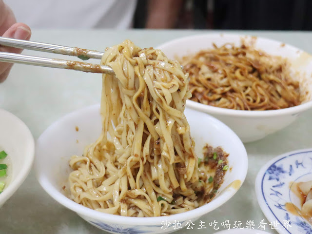 宜蘭頭城美食『頭城麻醬麵』蛤蜊湯沒有/小菜30元起/香噴噴沙茶麵 16 宜蘭頭城美食『頭城麻醬麵』蛤蜊湯沒有/小菜30元起/香噴噴沙茶麵