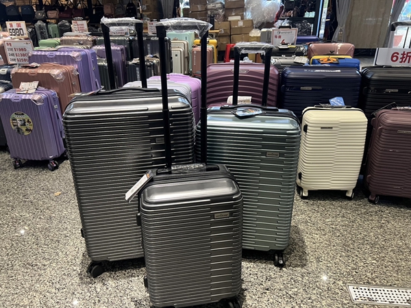 【嘉義新港】行李箱特賣會,工廠直營廠拍最低990元起,胖胖箱、前開式行李箱、後背包 11 【嘉義新港】行李箱特賣會,工廠直營廠拍最低990元起,胖胖箱、前開式行李箱、後背包