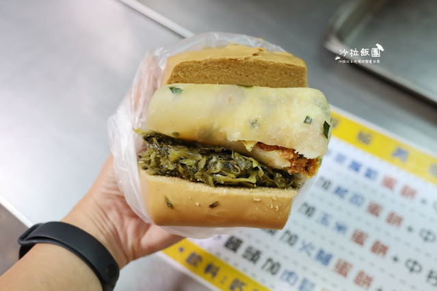 銘傳學生的回憶，超大份量饅頭夾蛋餅，套餐55元吃飽飽