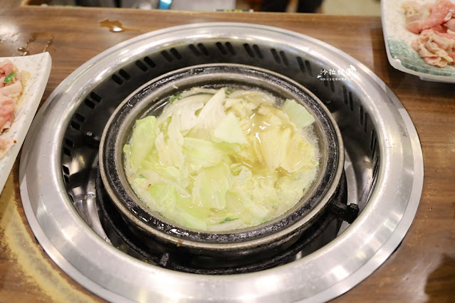 『旺角石頭火鍋店』三重人氣排隊火鍋,爆香過的肉煮火鍋特別香 19 『旺角石頭火鍋店』三重人氣排隊火鍋,爆香過的肉煮火鍋特別香