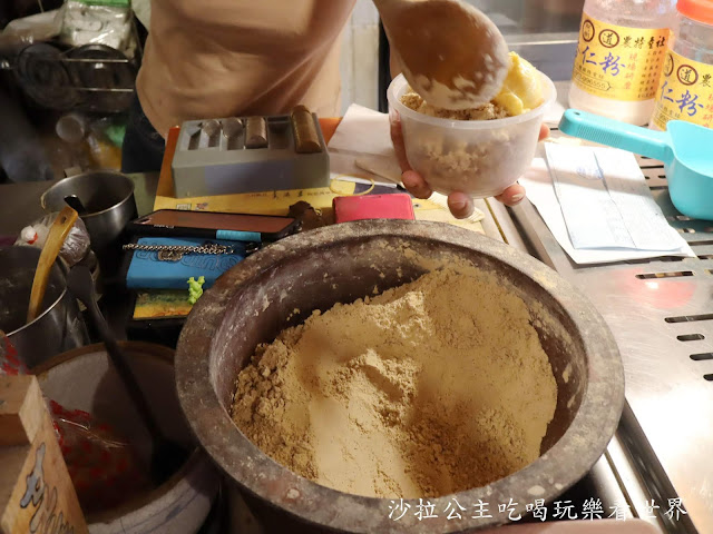 三峽老街美食/小吃/伴手禮/三峽第一家茶飲專賣店『泡泡龍』/長福橋下香腸/古道阿彬杏仁茶/金三峽牛角 21 三峽老街美食/小吃/伴手禮/三峽第一家茶飲專賣店『泡泡龍』/長福橋下香腸/古道阿彬杏仁茶/金三峽牛角