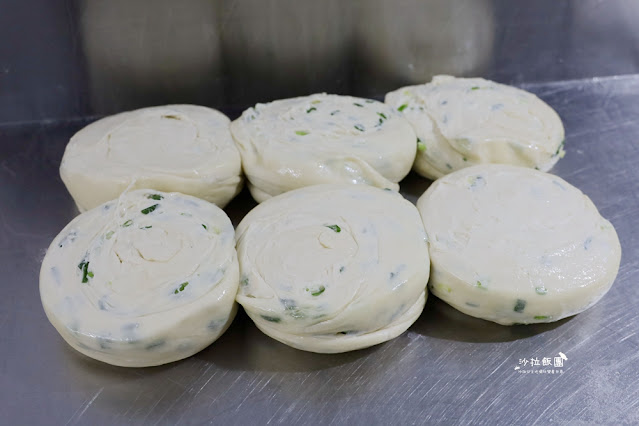 北投美食『燈亮有餅北投山東蔥油餅』想吃厚餅請等40分鐘 13 北投美食『燈亮有餅北投山東蔥油餅』想吃厚餅請等40分鐘