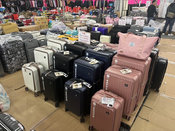 【花蓮吉安聯合特賣會】行李箱工廠直營廠拍990元起,胖胖箱、前開式行李箱、包包 18 【花蓮吉安聯合特賣會】行李箱工廠直營廠拍990元起,胖胖箱、前開式行李箱、包包