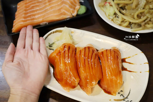 萬華美食巨無霸鮭魚握壽司『三味食堂』手掌大CP值超高 14 萬華美食巨無霸鮭魚握壽司『三味食堂』手掌大CP值超高
