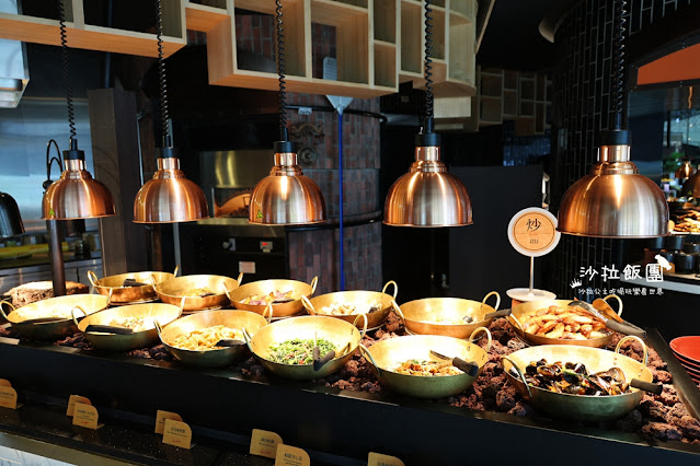 台北吃到飽『泰市場海鮮自助餐廳』天使紅蝦、甜蝦、干貝、極厚蝦餅、泰式奶茶通通吃到飽