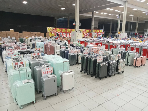 台中豐原行李箱特賣會,工廠直營廠拍990元起,包包、公事包通通有 4 台中豐原行李箱特賣會,工廠直營廠拍990元起,包包、公事包通通有