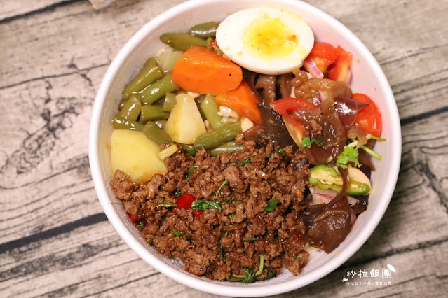 士林夜市泰式風味『雷雨食堂』白飯.飲料.湯無限供應