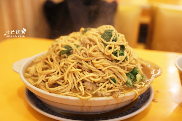 龍江路巨無霸羊肉炒麵『新東羊羊肉料理專賣店』中山宵夜，內用可續湯