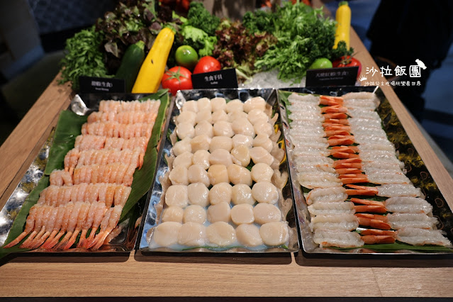 台北吃到飽『泰市場海鮮自助餐廳』天使紅蝦、甜蝦、干貝、極厚蝦餅、泰式奶茶通通吃到飽