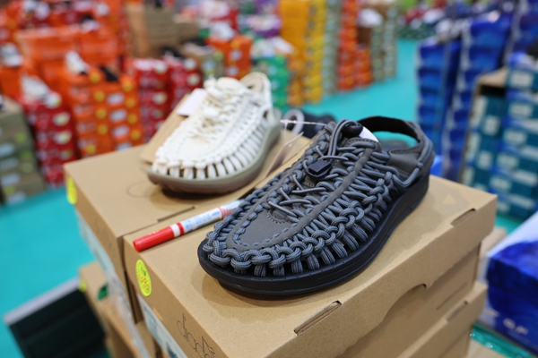 【雙北最大台灣廠拍】tokuyo按摩椅、夏普、名牌運動鞋、伊蕾服飾 66 【雙北最大台灣廠拍】tokuyo按摩椅、夏普、名牌運動鞋、伊蕾服飾