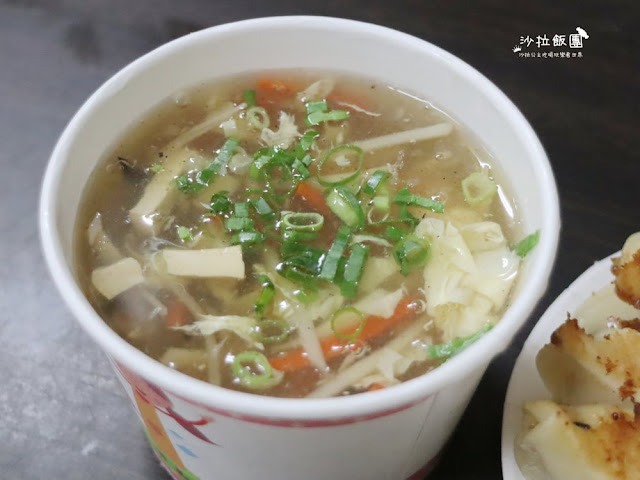 士林天母排隊人氣美食『阿堂鍋貼』餡料飽滿 13 士林天母排隊人氣美食『阿堂鍋貼』餡料飽滿