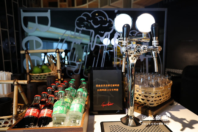 台北吃到飽『泰市場海鮮自助餐廳』天使紅蝦、甜蝦、干貝、極厚蝦餅、泰式奶茶通通吃到飽